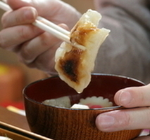 知ってください！喉に詰まった時の応急処置方法